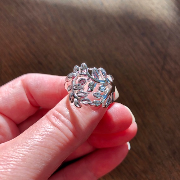 Jewelry - 925 sterling silver plated leaf ring